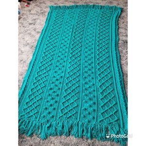 🏖Ebb Tides Fisherman Style Afghan w/fringe Hand Crocheted in Green